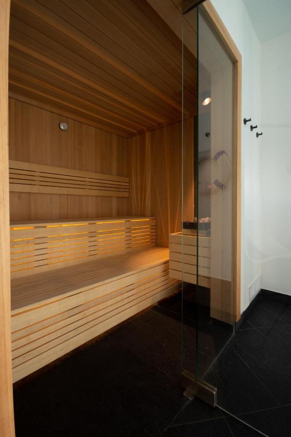 Westin House 215 *